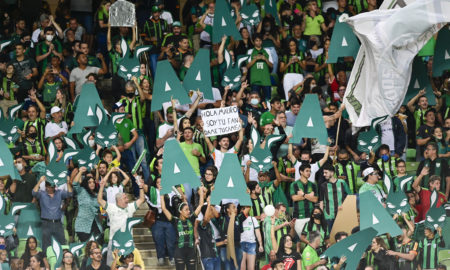 Festa no campo, banho em Marquinhos e despedidas: a comemoração do América-MG pela Libertadores