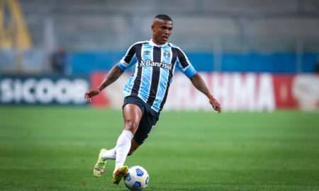São Paulo manifesta interesse em atacante Douglas Costa, do Grêmio