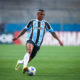 São Paulo manifesta interesse em atacante Douglas Costa, do Grêmio