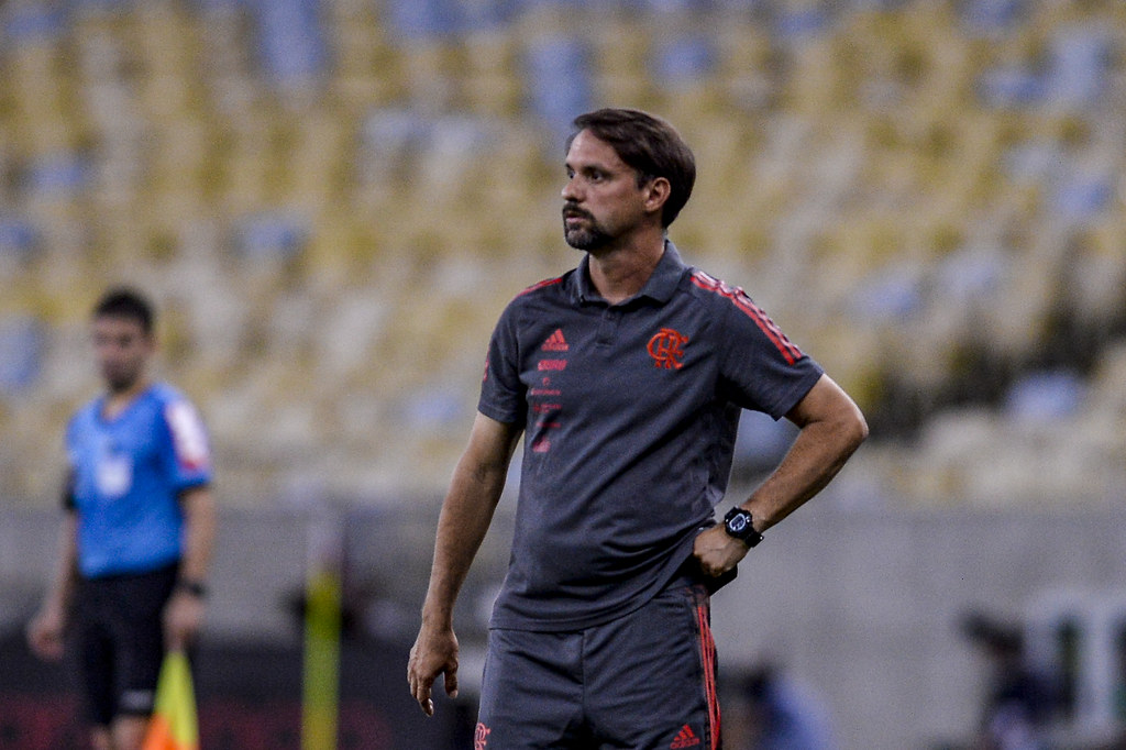 Maurício Souza pede desculpas por derrota no último jogo do Flamengo no Maracanã em 2021: 'Estão todos tristes'