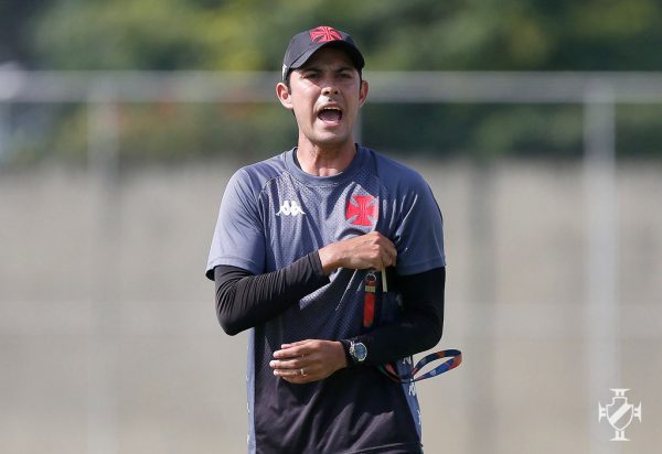 Técnico do sub-20 do Vasco Igor Guerra