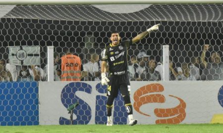 João Paulo jogando pelo Santos