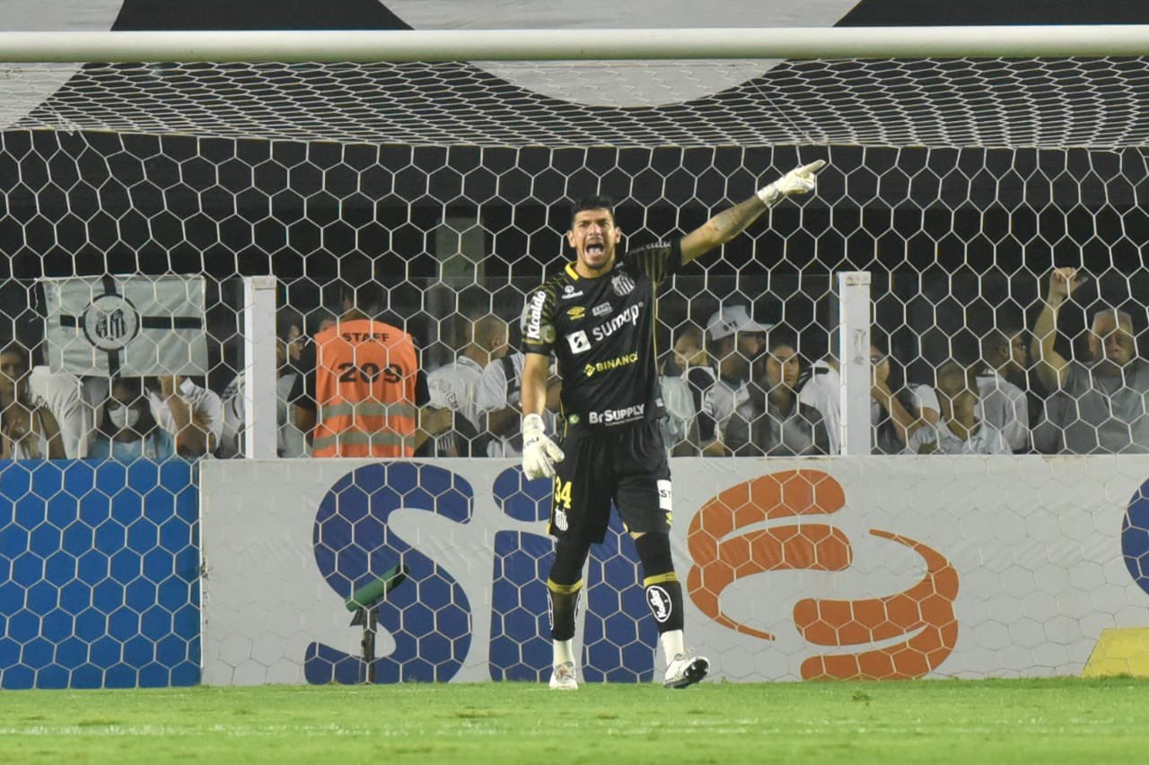 João Paulo jogando pelo Santos
