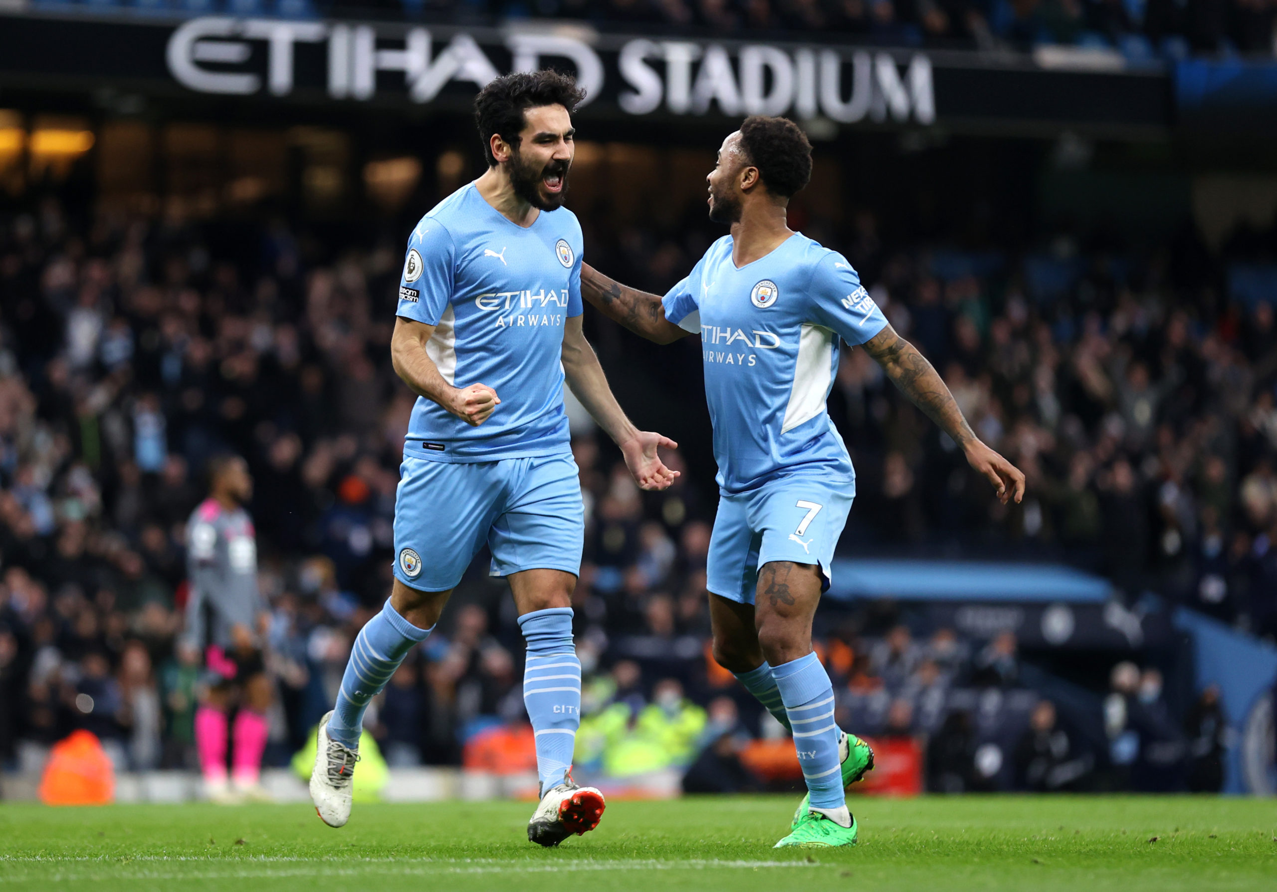 Em jogo com 9 gols, Manchester City vence o Leicester e segue na