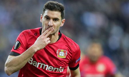 Alario defende o Bayer Leverkusen desde 2017