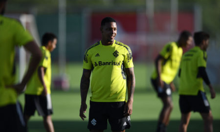 Wesley Moraes é apresentado como novo camisa 9 do Internacional e