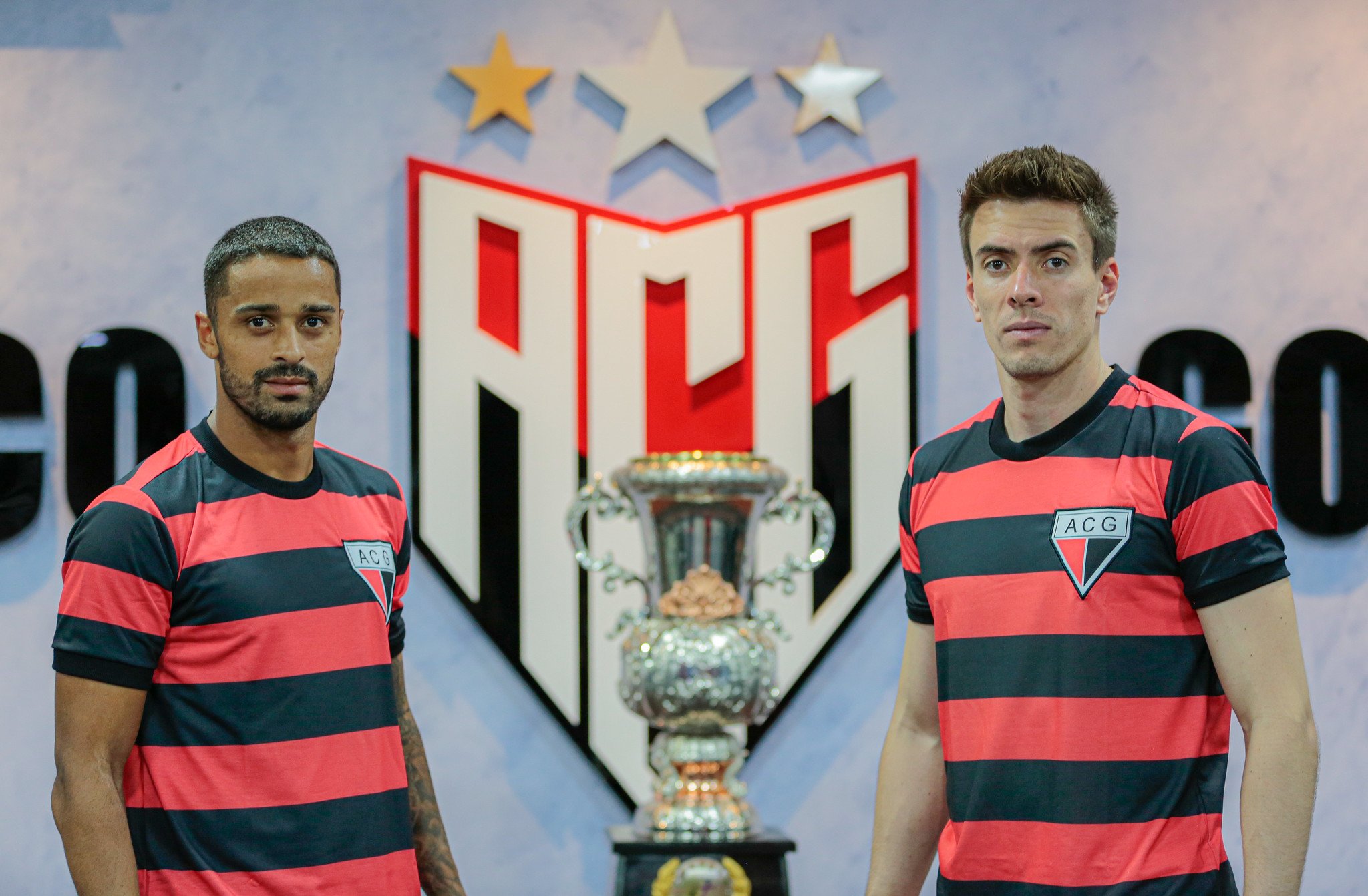 Atlético-GO lança camisa retrô em homenagem a título de 71