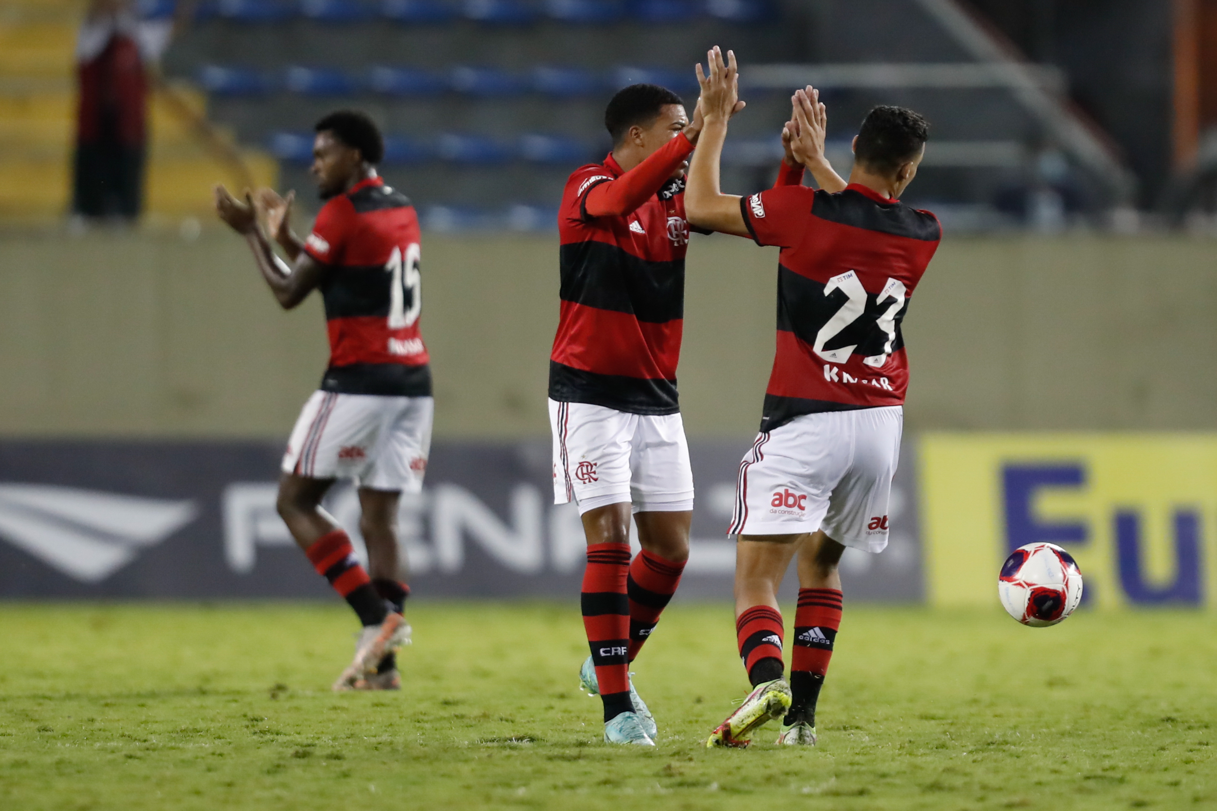Flamengo empata com o Oeste e garante a liderança do grupo na Copinha