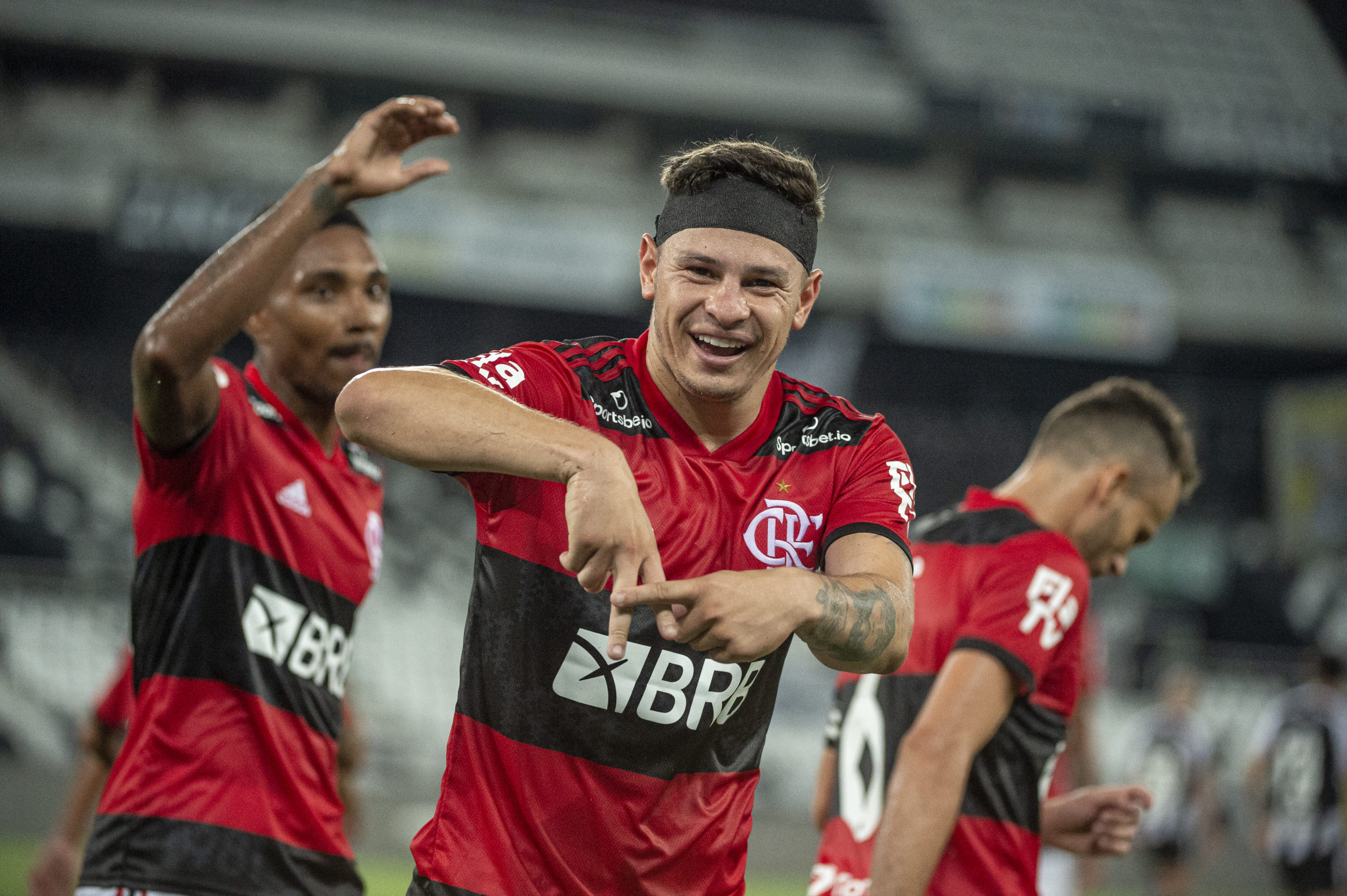 Dois nomes já receberam ofertas de clubes da primeira divisão: Hugo Moura, do Athletico-PR, e Vitor Gabriel do Juventude. Ambas propostas são de empréstimo com opção de compra.
