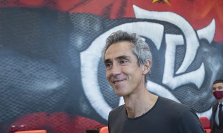 Paulo Sousa rasga elogios à torcida do Flamengo e manda recado: ‘Vamos ser muito felizes’