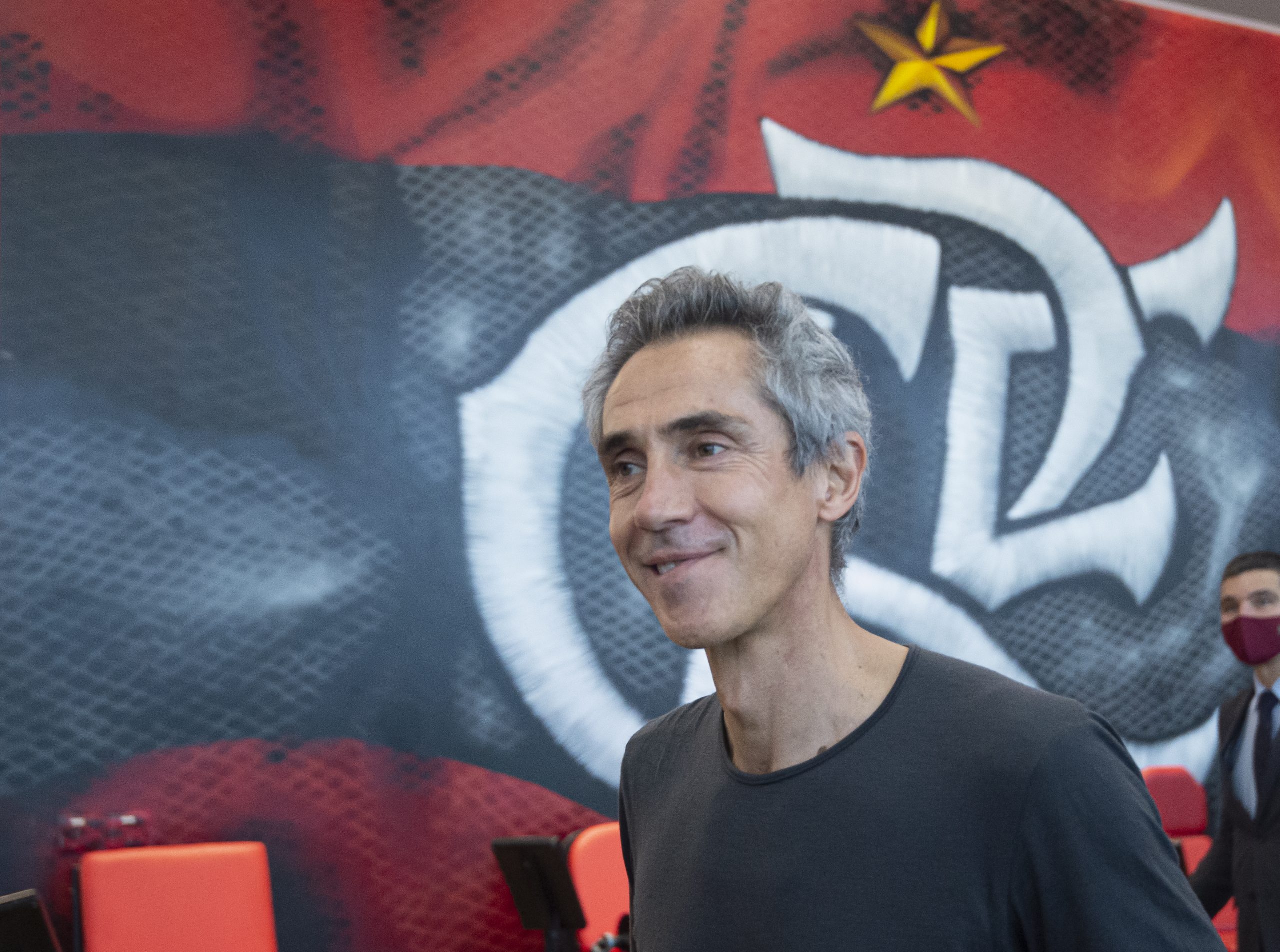 Paulo Sousa rasga elogios à torcida do Flamengo e manda recado: ‘Vamos ser muito felizes’