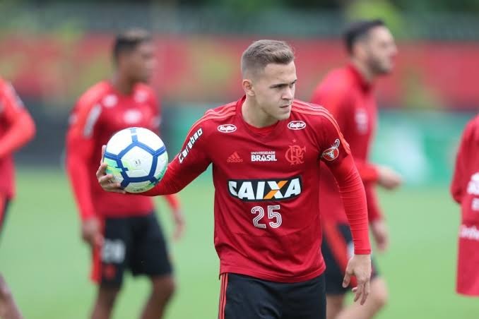 Flamengo acerta venda de Piris da Motta para o Cerro Porteño