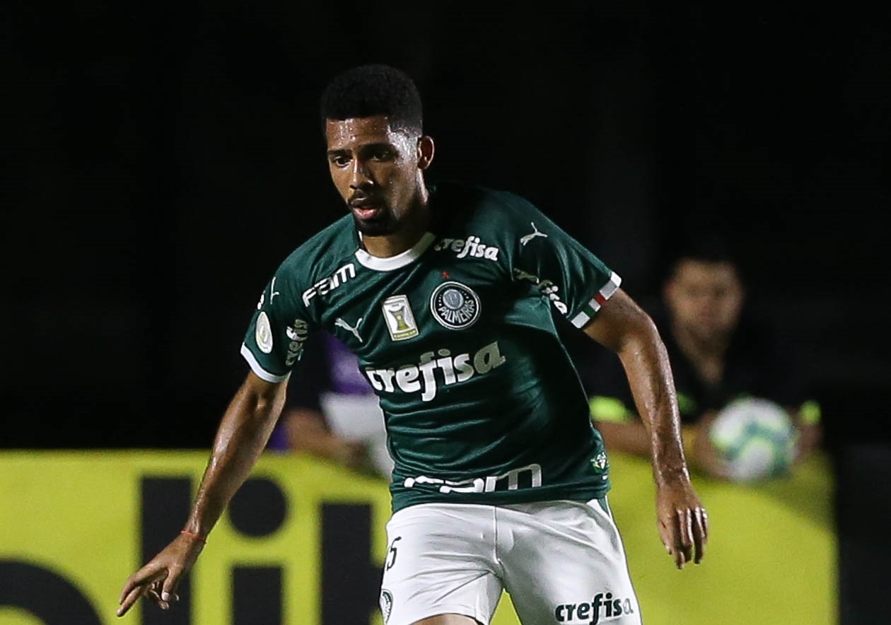 Matheus Fernandes com a camisa do Palmeiras