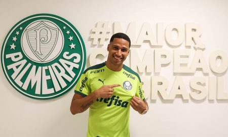 Murilo conhecendo a Academia de Futebol do Palmeiras.