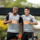 Corinthians negocia renovações de Roni e Xavier