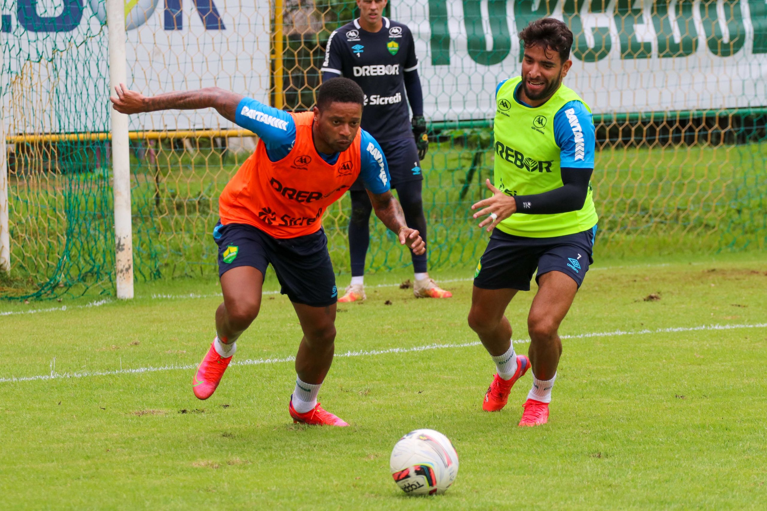 Cuiabá treina de olho no Academia (Foto: AssCom Cuiabá)