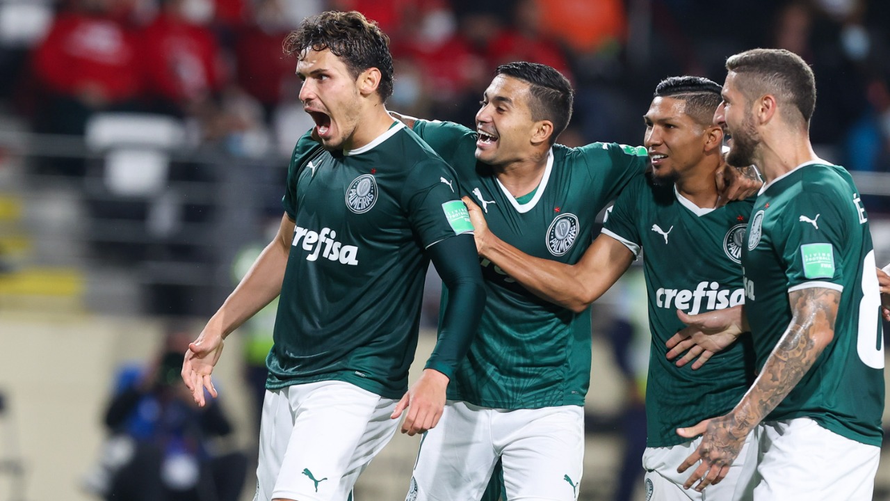 Jogadores do Palmeiras em partida contra o Al Ahly no Mundial de Clubes 2021