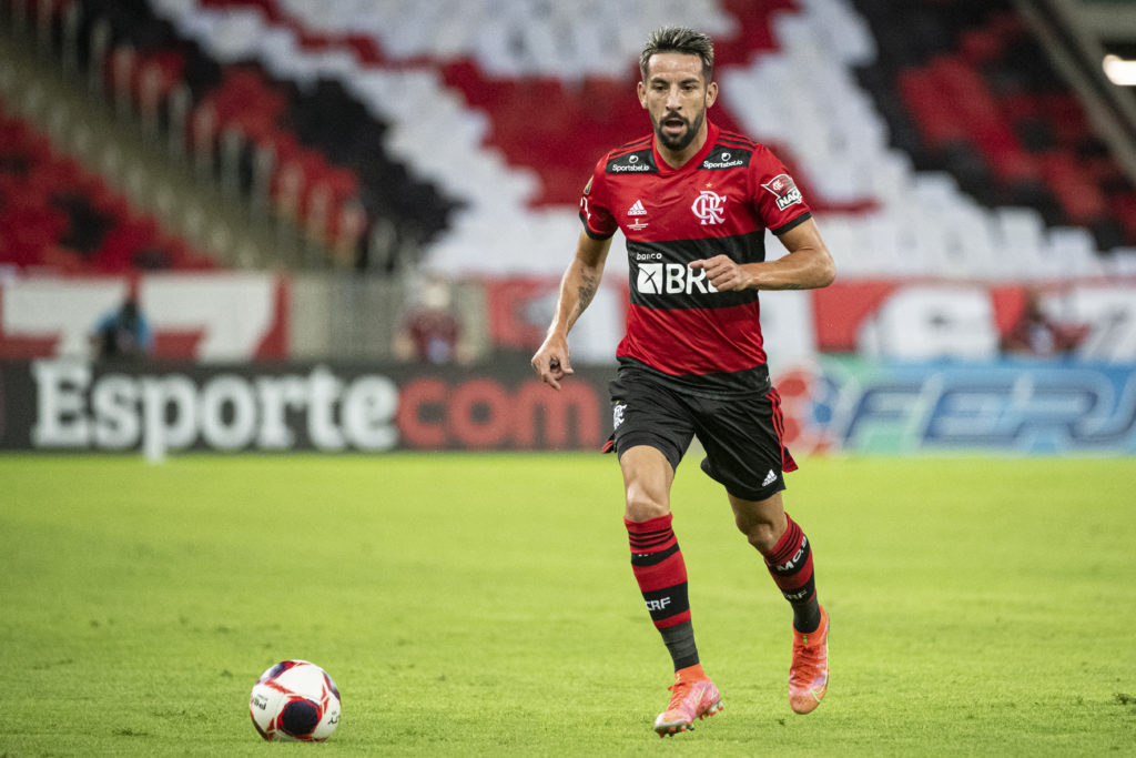 Isla pode deixar o Flamengo pela Universidad Católica