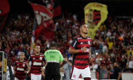 Titular contra o Botafogo, Lázaro vive ascensão no Flamengo após chegada de Paulo Sousa