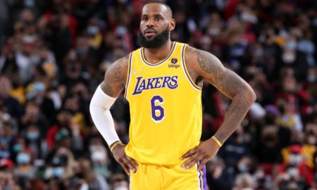 LeBron faz história na NBA, mas Lakers perdem clássico de Los