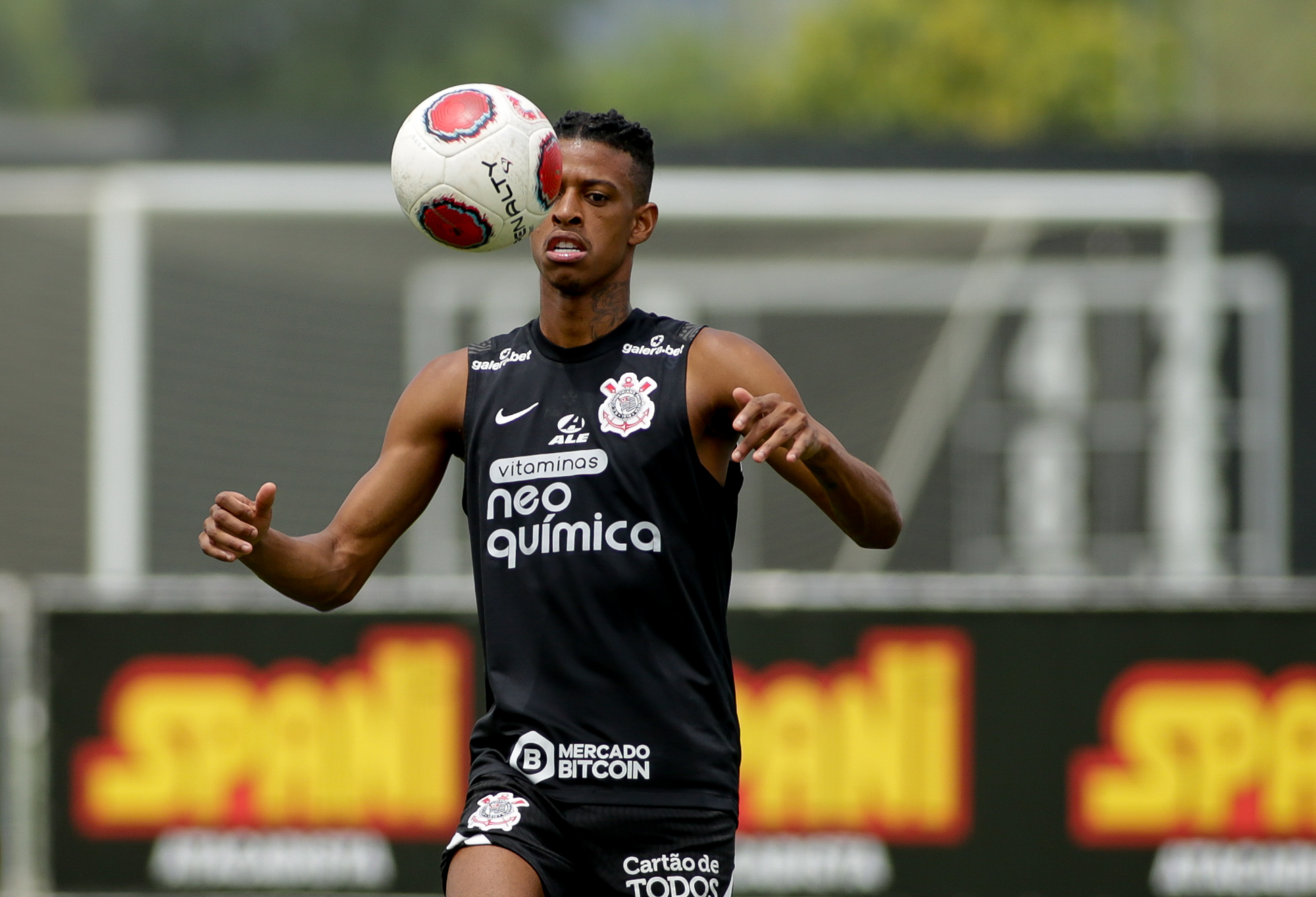 Recém contratado pelo Corinthians, Robson Bambu é acusado de estupro