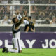 Paulinho comemorando seu gol