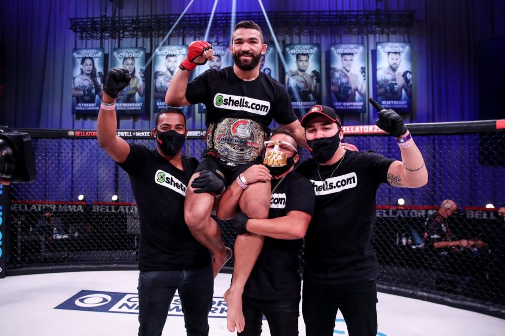 Futebol americano ou MMA: qual esporte é mais brutal?