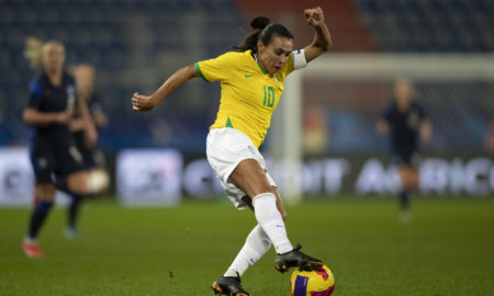 marta defendendo a seleção brasileira