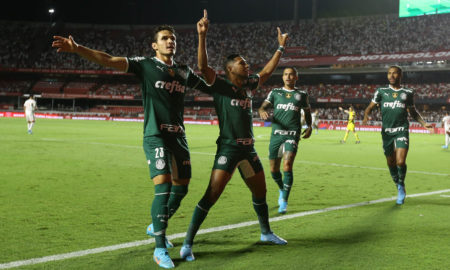 O jogador Rony, da SE Palmeiras, comemora seu gol contra a equipe do São Paulo FC, durante partida válida pela quarta rodada, do Campeonato Paulista, Série A1, no Estádio do Morumbi. (Foto: Cesar Greco)