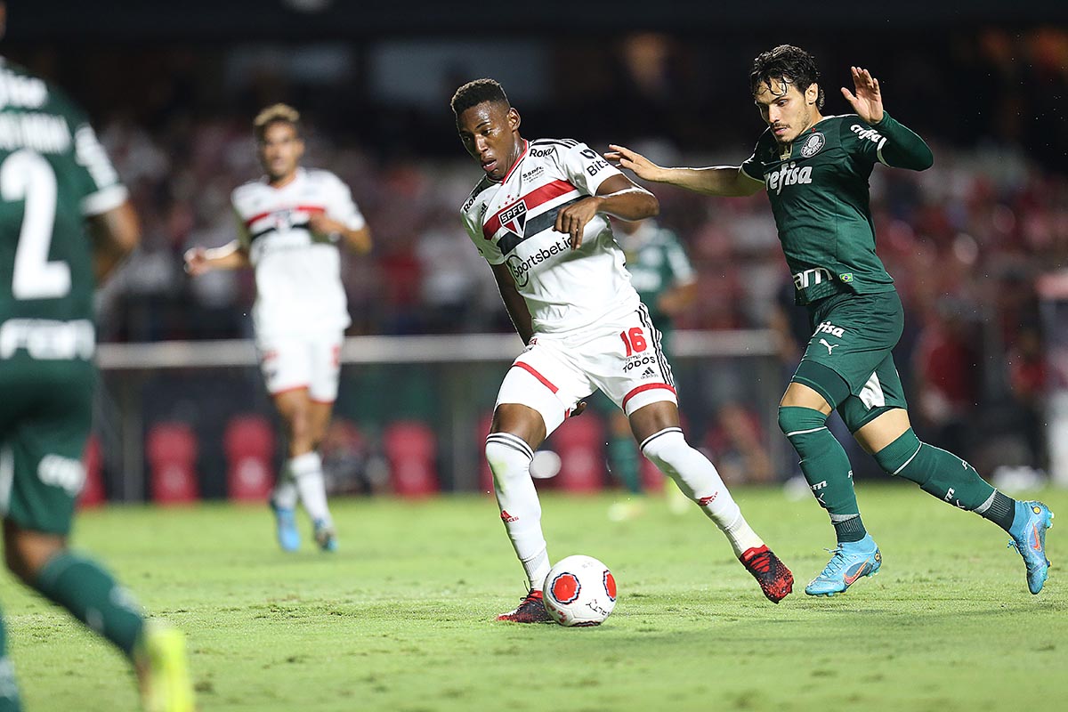 Léo explica tática de Rogério Ceni para final e frisa: 'temos que valorizar o trabalho da equipe'