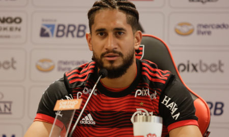 Apresentado oficialmente, Pablo promete comprometimento com a camisa do Flamengo: ‘Irei dar minha vida por esse clube’