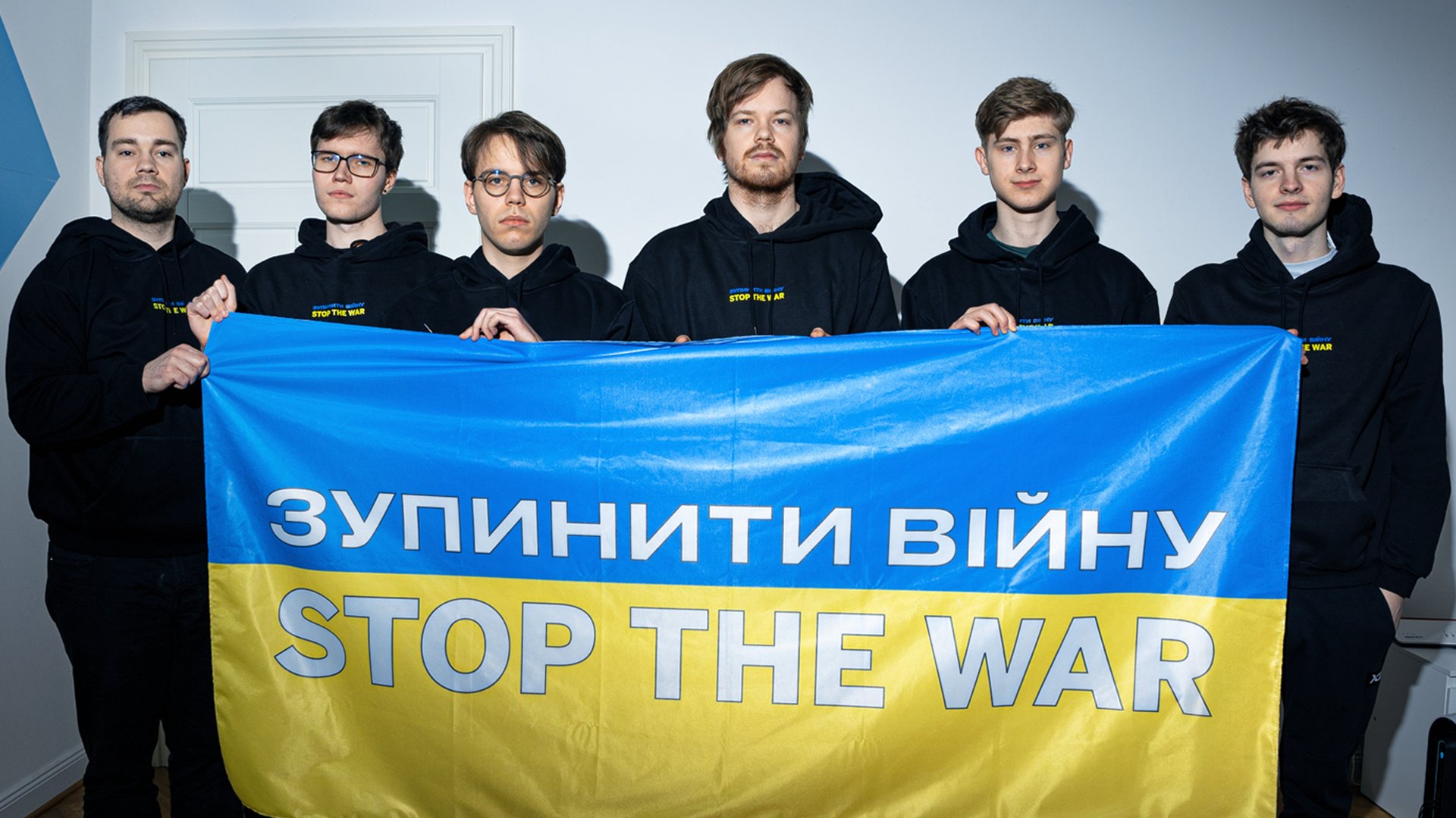 Excel lança linha de moletons em apoio à Ucrânia