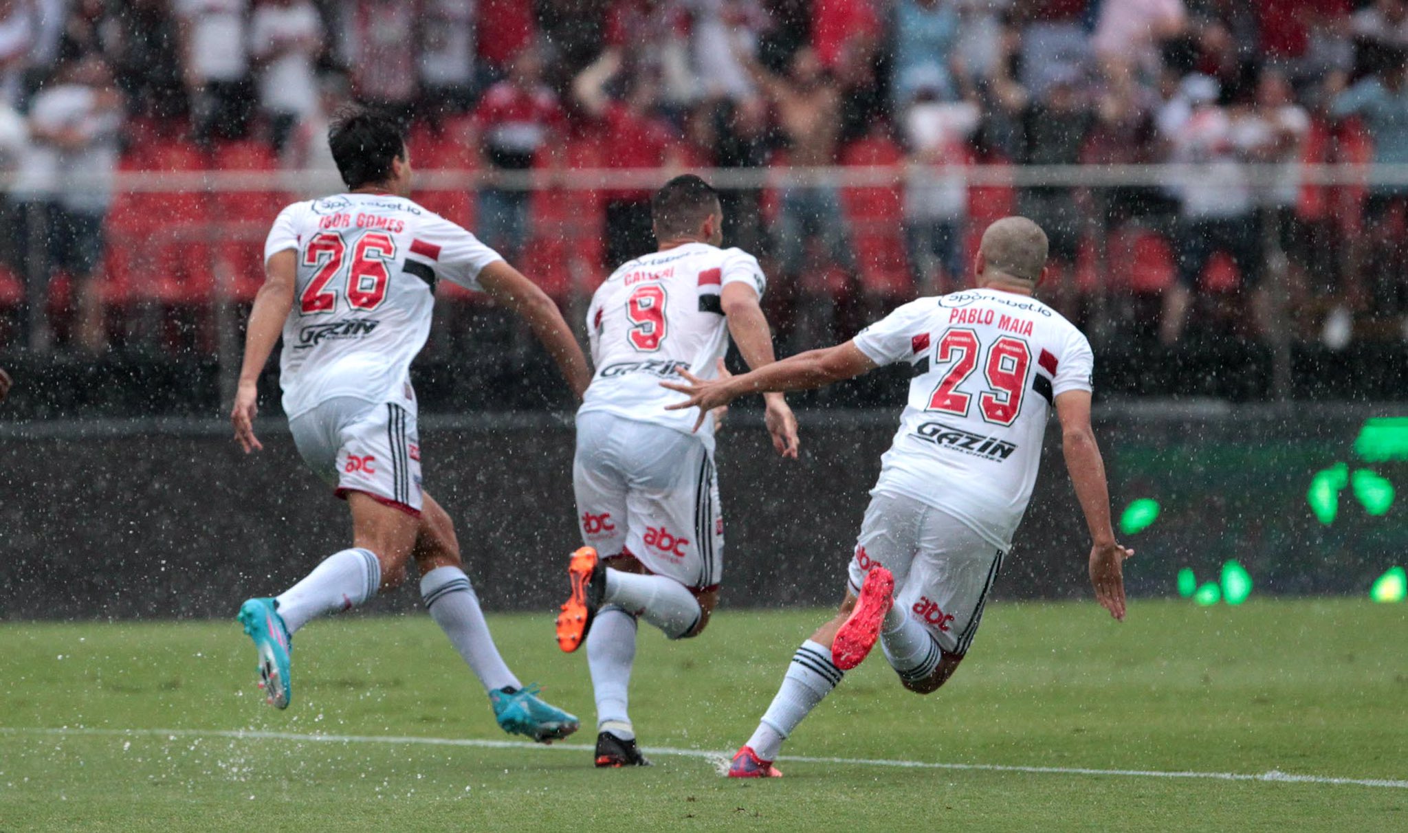 São Paulo segue com tabu em cima do rival Corinthians e consegue sequência positiva