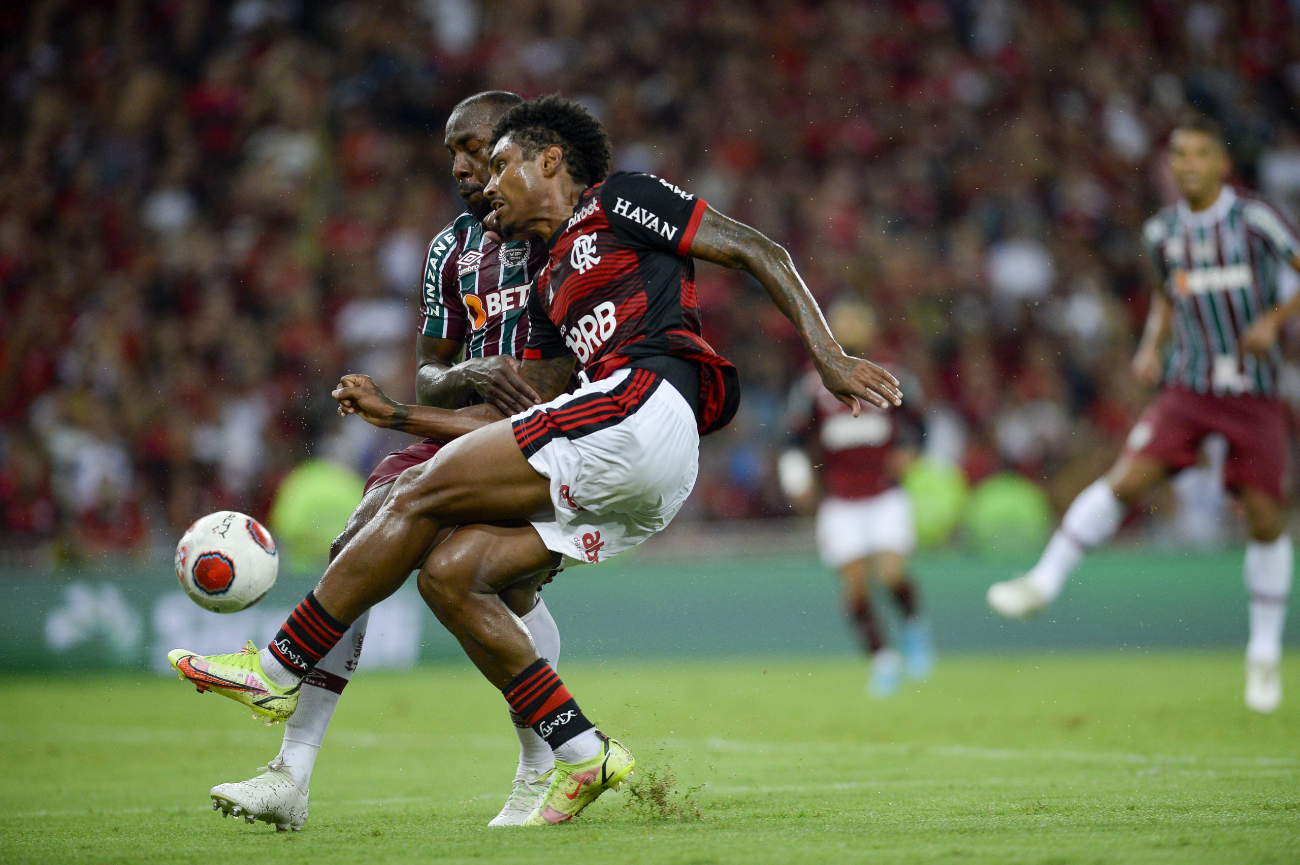 Exame constata lesão, e Vitinho vira desfalque para a decisão do Carioca; Fabrício Bruno é dúvida