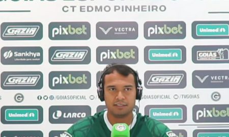 Vivendo boa fase pelo Goiás, Vinicius comenta pareceria com atacante Nicolas: ‘a gente tem essa amizade’