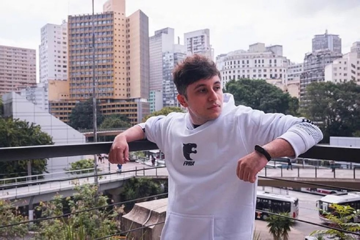 O streamer e ex-pro player Felipe “Breeze” Aguiar, está com uma nova empreitada, personal gamer de Valorant. “Breeze” oferece aulas particulares a jogadores casuais e amadores que querem melhorar sua performance ou vender sua própria imagem. Breeze