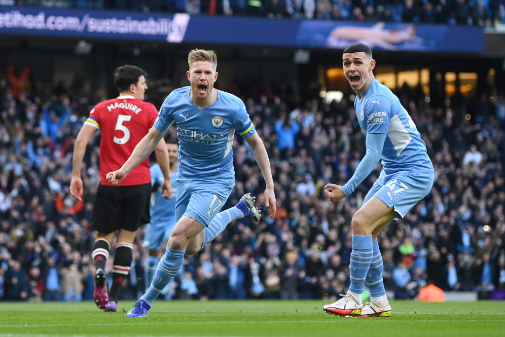 De Bruyne brilha, City goleia Arsenal e fica a dois pontos da