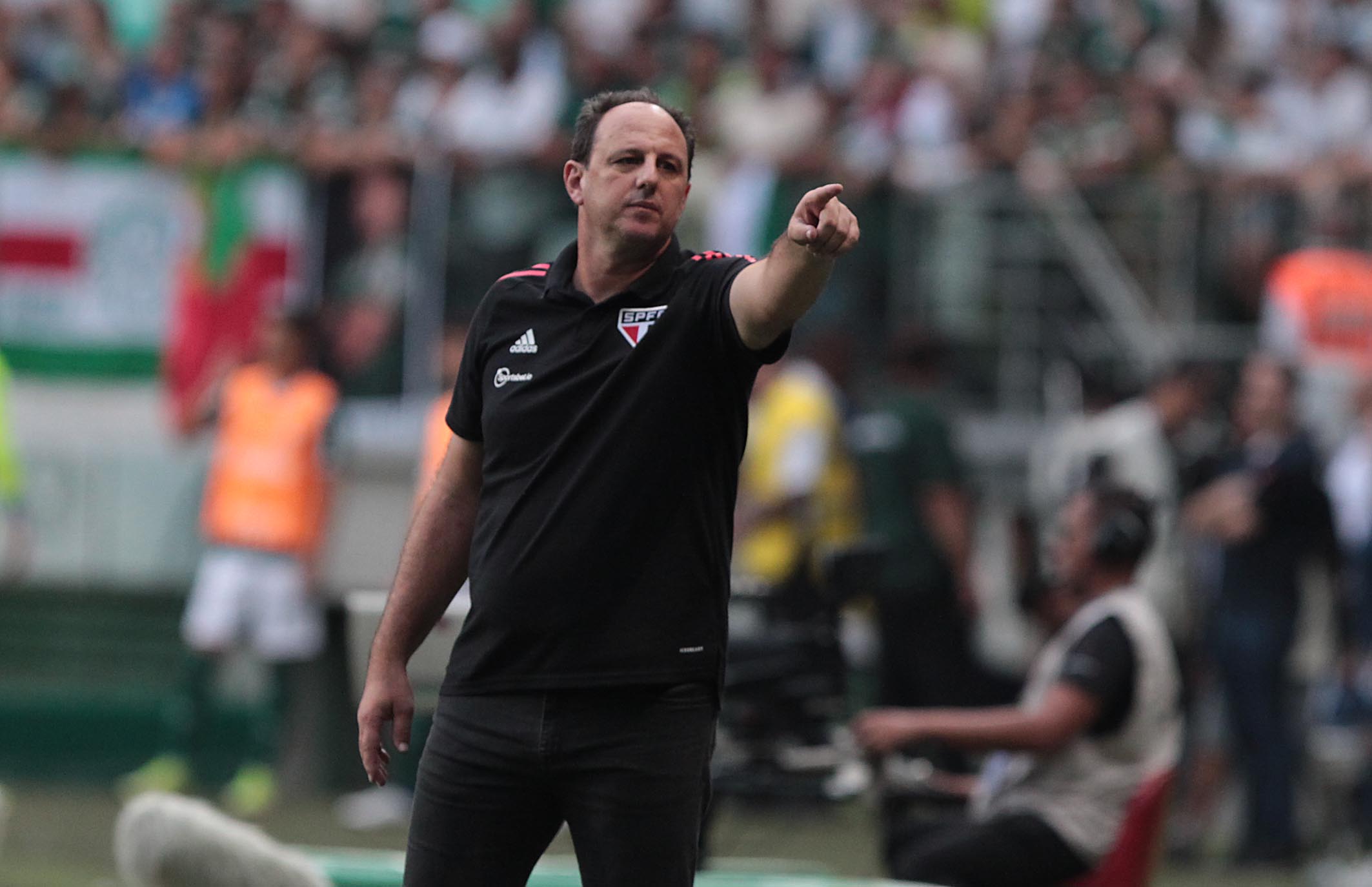 Rogério Ceni já projeta planos de trabalho no São Paulo e comenta objetivos do time na temporada