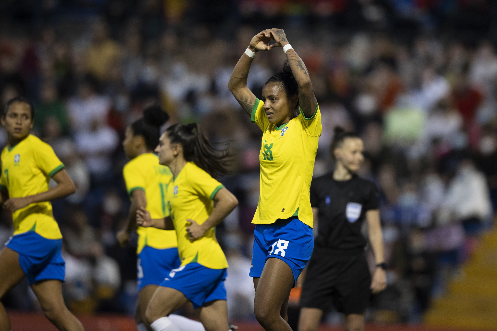 geyse comemora gol pelo brasil