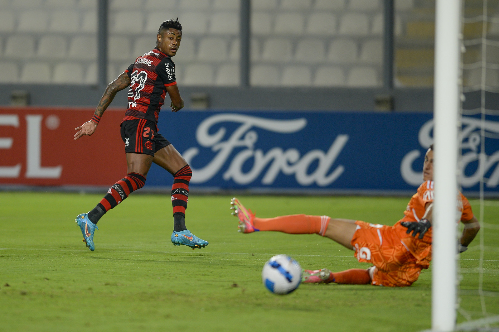 Autor de gol na estreia do Flamengo, Bruno Henrique integra time da semana da Libertadores