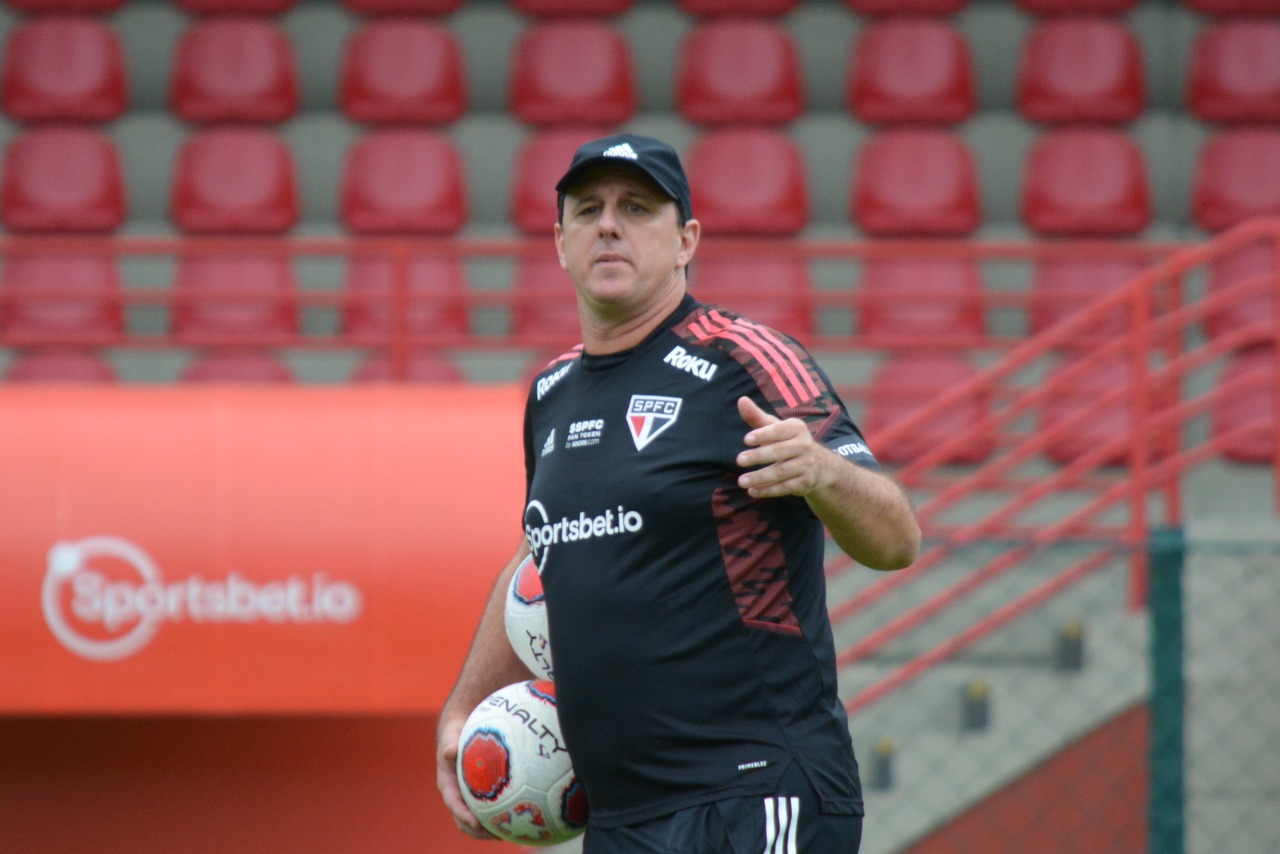 São Paulo já vira a chave, e se reapresenta no CT neste sábado para o clássico contra o Santos pelo Brasileirão