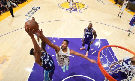 Pelicans vence Lakers