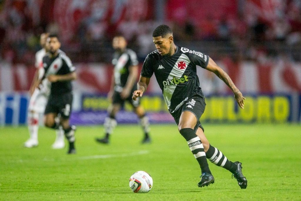 CRB entra em campo hoje com cobrança da sua torcida para vencer; chega de  empates em casa!