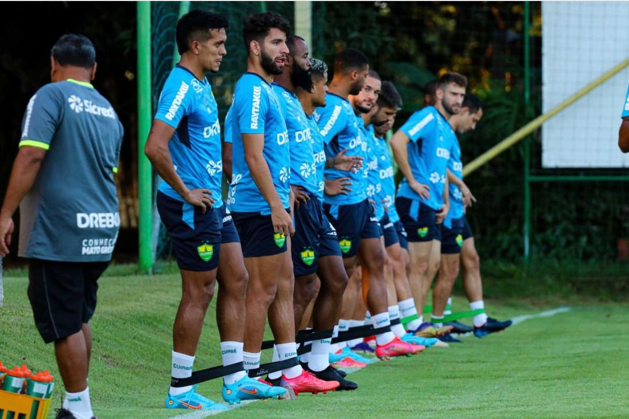 Jogadores do Cuiabá no CT