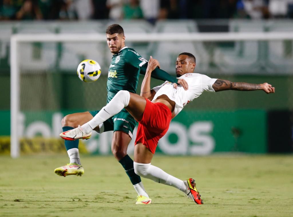 Natan fraturou a costela em jogo diante do Goiás pela Copa do Brasil e passa por série de exames. Foto: Ari Ferreira/Red Bull Bragantino