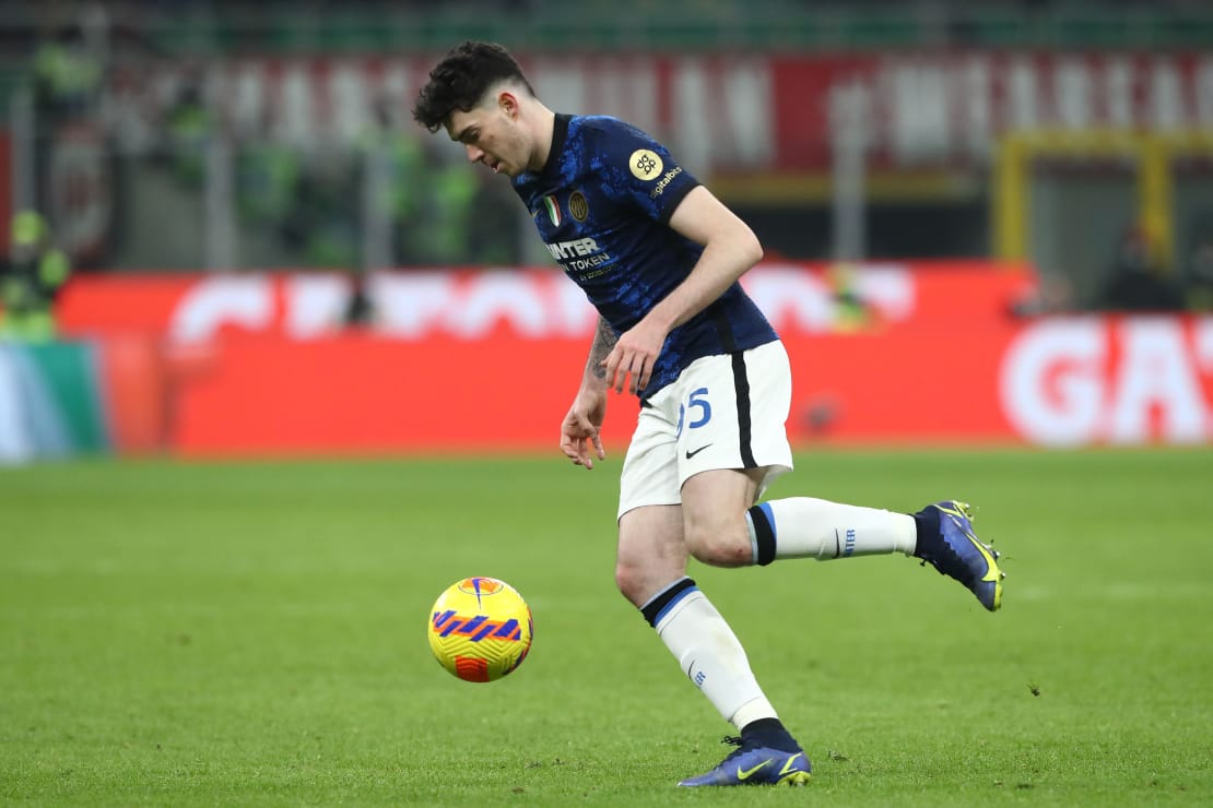 Alessandro Bastoni em ação com a camisa da Inter