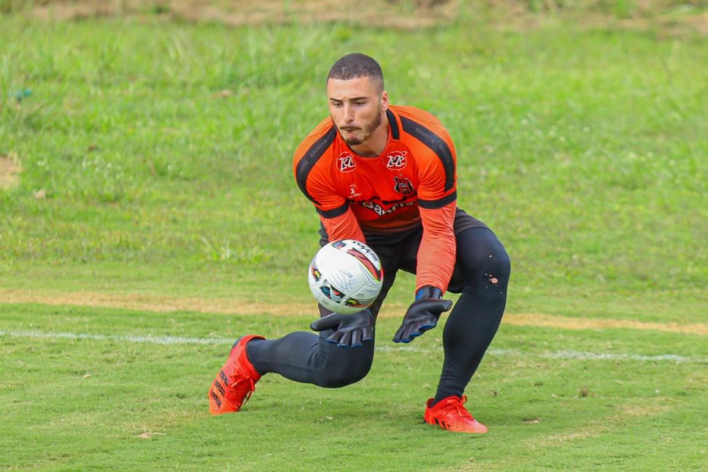 Goleiro Lucas França desembarca em Fortaleza e deve assinar com o  CearáEsportes