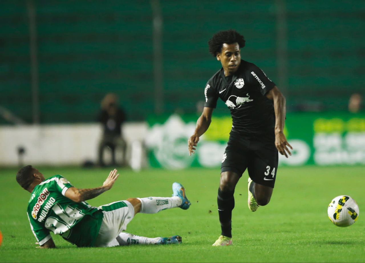 Andrés Hurtado não fez um bom jogo com a camisa do Red Bull Bragantino. Foto: Ari Ferreira/Red Bull Bragantino