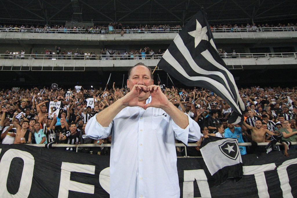 Botafogo vira no final sobre Fortaleza e Textor festeja com torcida