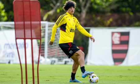 David Luiz participa de treino e volta a ficar à disposição contra o Goiás